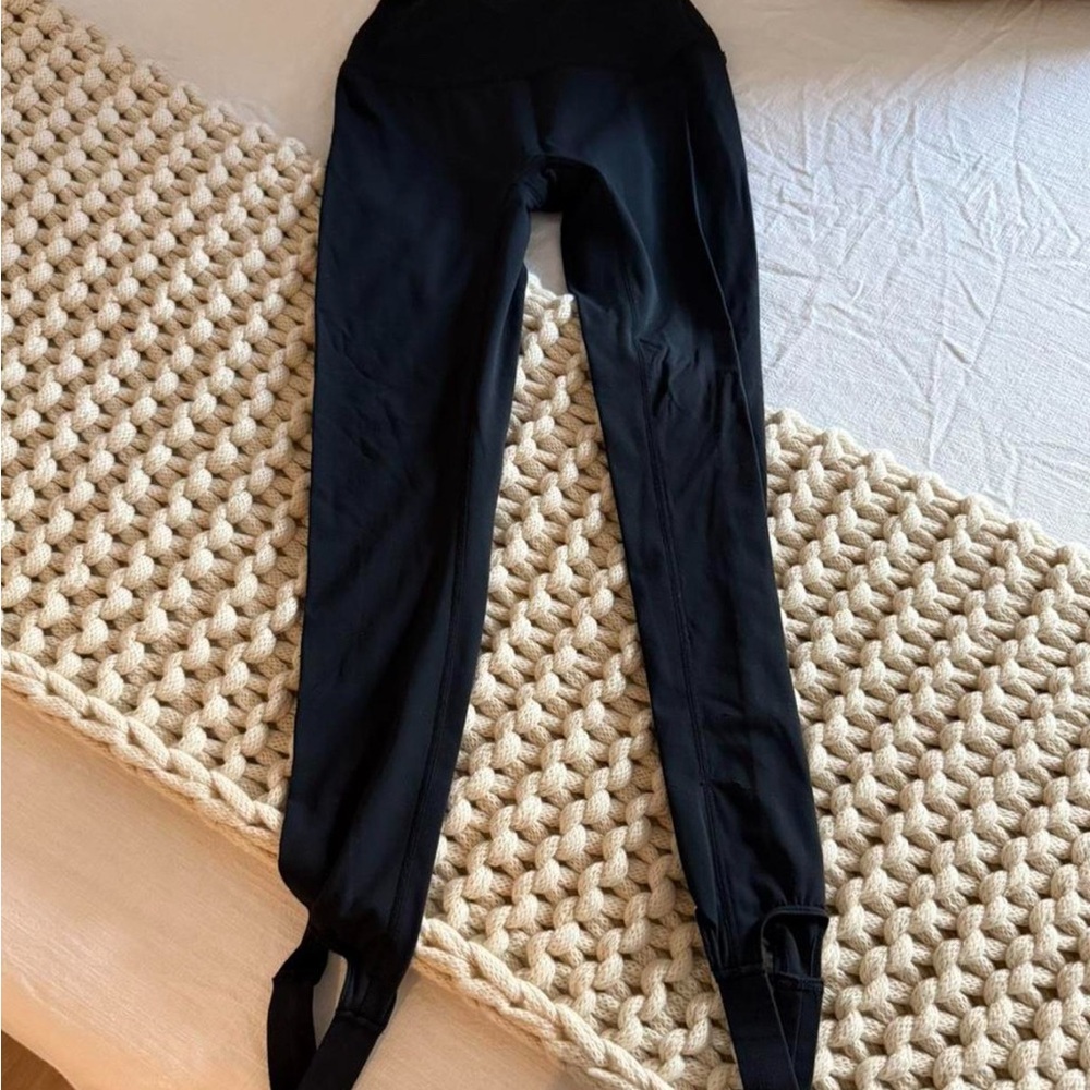 Set Active Black High-Waist Stirrup Leggings in Airluxe